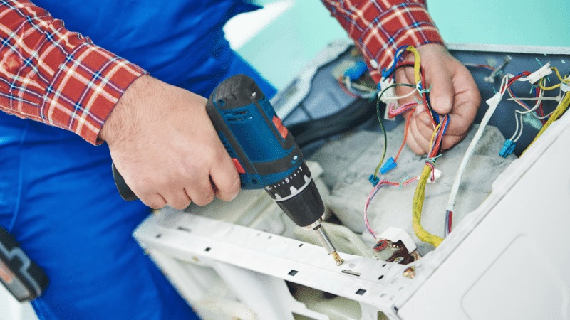 Balçova Eminçelik Eminçelik çamaşır makinesi kart tamiri – Su almama arızası orijinal parça ile giderildi. - Teknik servis örneği